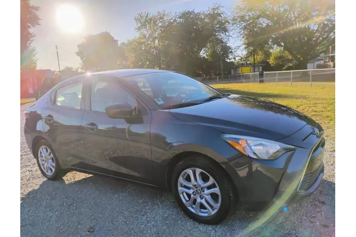 $13995 : 2018 Yaris iA image 3