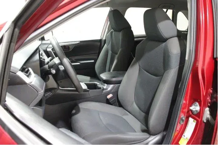 $29998 : Toyota RAV4 2023 LE 4dr SUV image 5