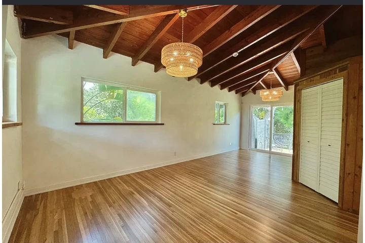 $1700 : Esta casa de 3 habitaciones y image 4