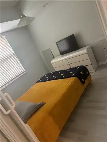 $1100 : Se renta habitación Doral FL image 2