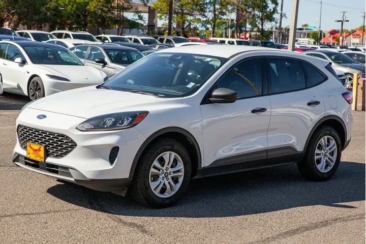 $15350 : 2020 Escape S image 9