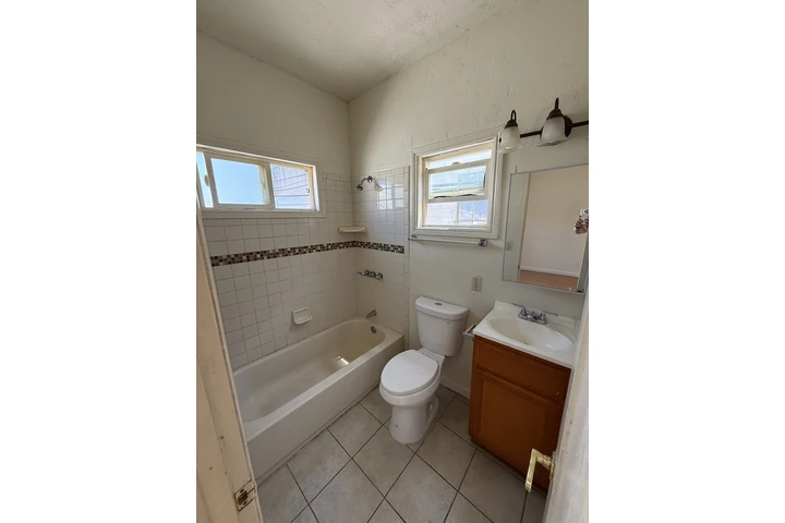 $1750 : 1 bedroom apartment image 3