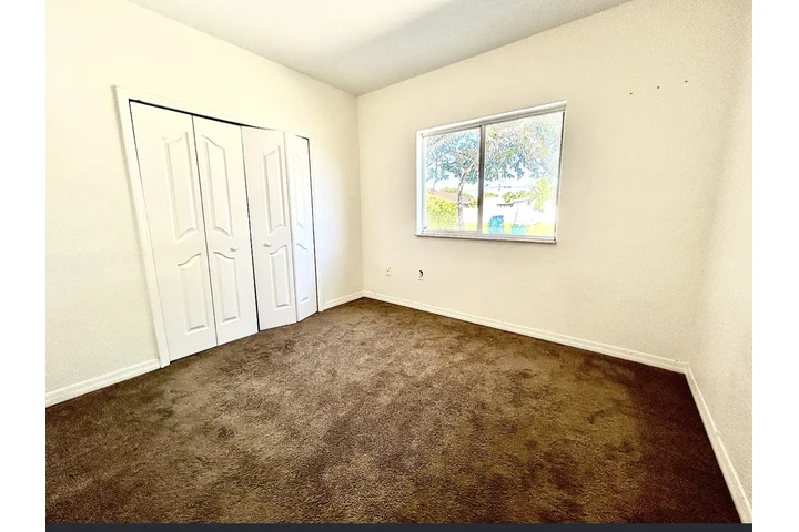 $1250 : 3 Esta acogedora casa ofrece image 1