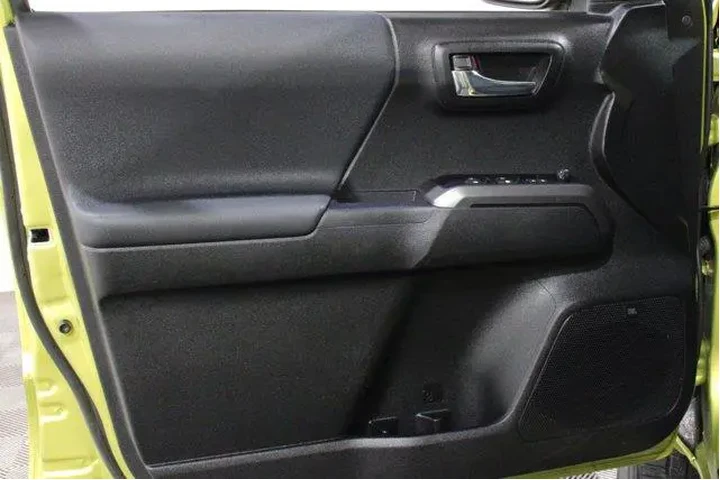 $39892 : Toyota Tacoma 2023 4x4 TRD S image 5