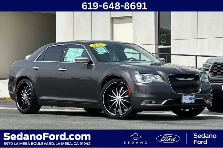 $17900 : Chrysler 300 2017 C 4dr Seda image 1