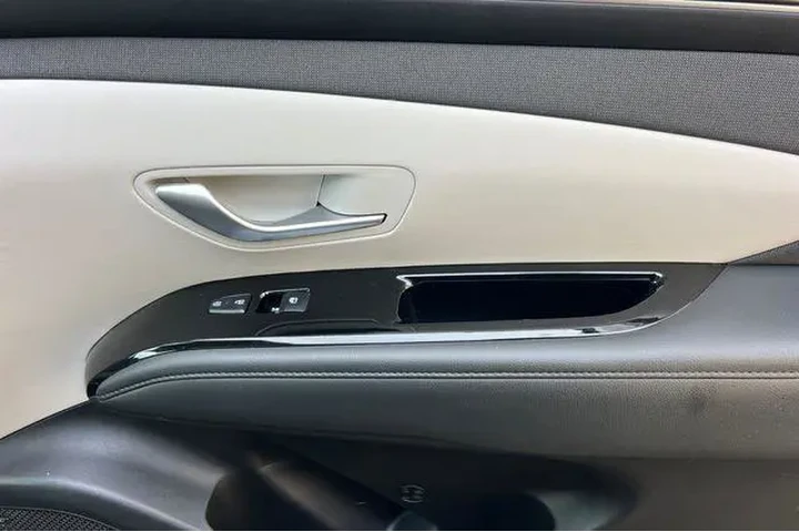$25190 : Hyundai TUCSON Hybrid 2023 A image 2