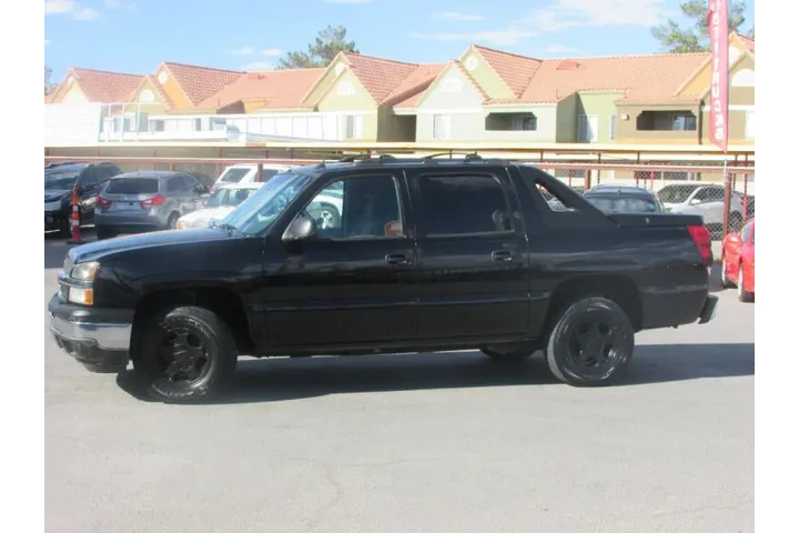 $7995 : 2005 Avalanche 1500 LT image 3