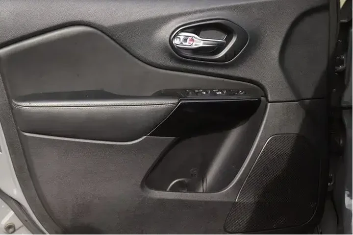 $22403 : Jeep Cherokee 2023 4x4 Altit image 8