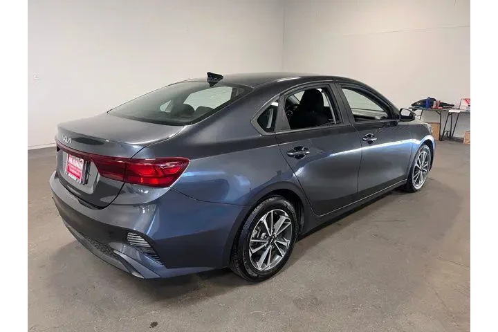 $15567 : Kia Forte 2023 image 3