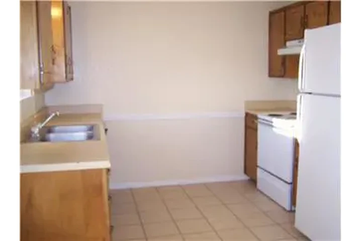 $850 : Rental property with 2 bedro image 5