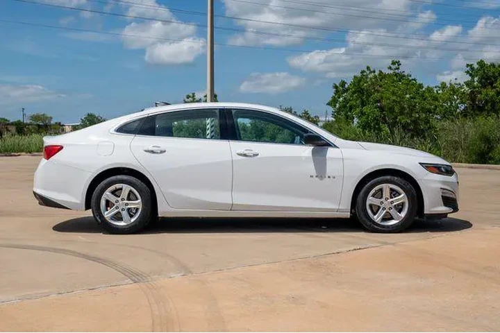 $19252 : Chevrolet Malibu 2023 LS 4dr image 8