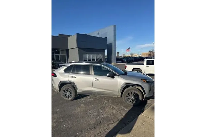 $29995 : Toyota RAV4 Hybrid 2022 AWD image 7