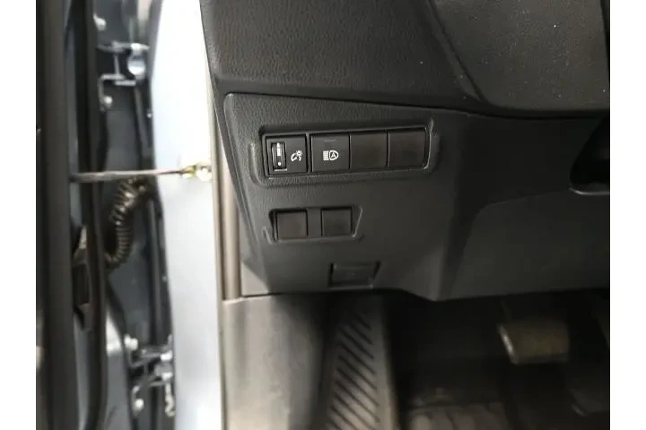 $26995 : Toyota Corolla Cross 2024 LE image 8