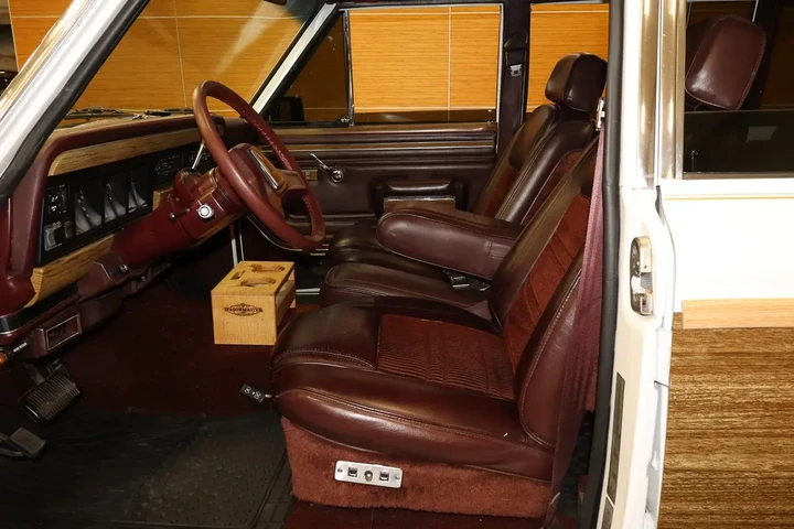 $69988 : 1987 GRAND WAGONEER image 7