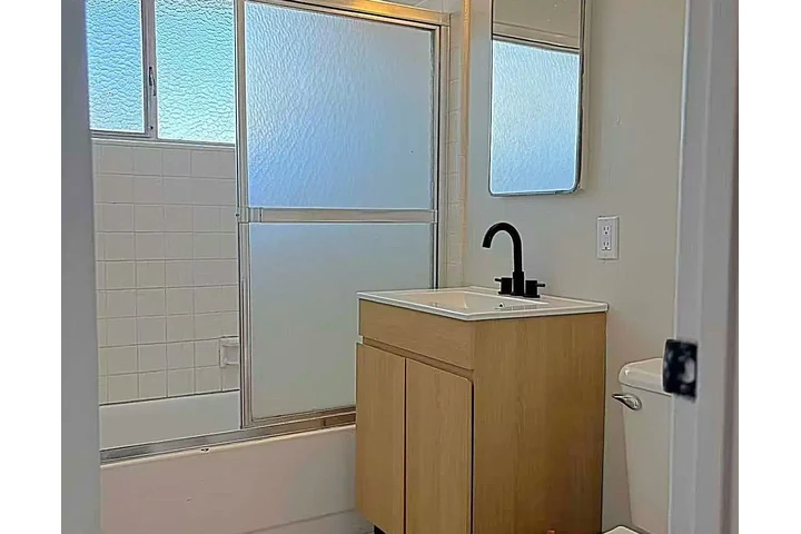 $1645 : 2bed 1 bath apartment image 5