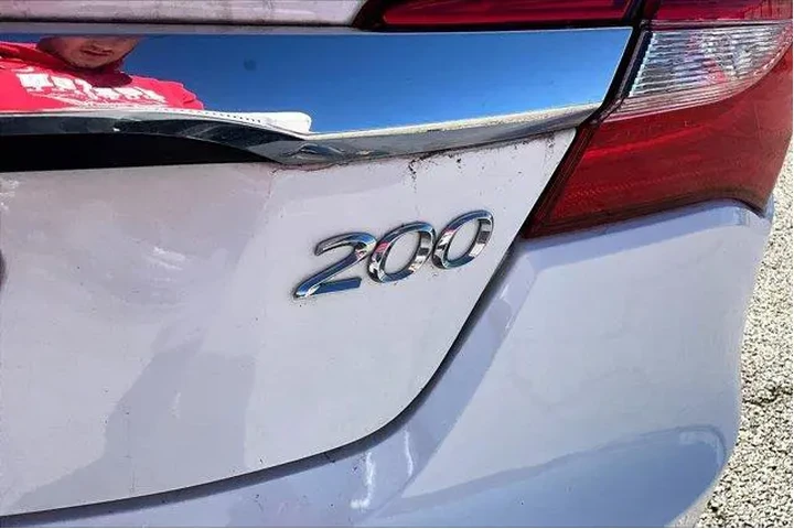$9495 : Chrysler 200 2012 Touring 2d image 6