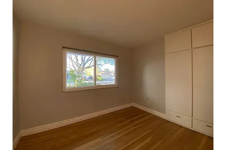 $1250 : Esta hermosa casa de 3 dormito image 7