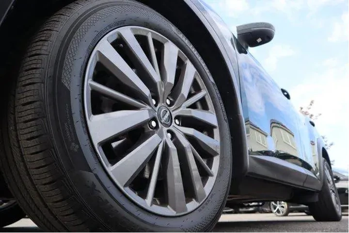 $28693 : Nissan Pathfinder 2023 AWD S image 9