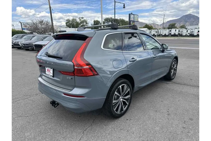 $27910 : 2022 XC60 Momentum image 6