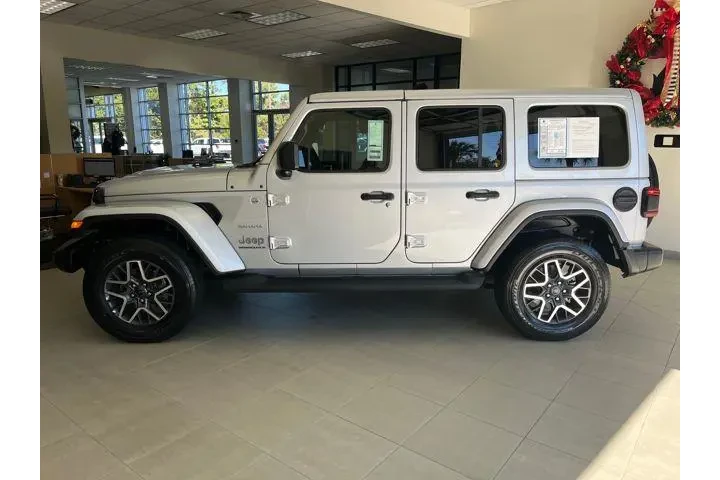 $37995 : Jeep Wrangler 2024 4x4 Sahar image 5