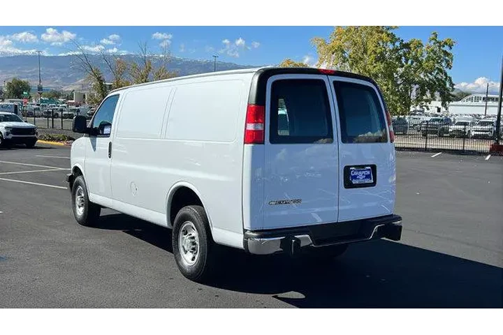 $31984 : Chevrolet Express 2023 2500 image 7