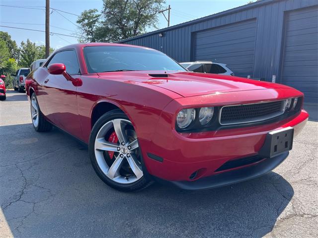 $13369 : 2014 Challenger SXT, BEAUTIFU image 1