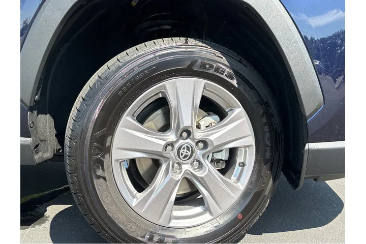 $35000 : Gold Certified2024 RAV4 XLE image 10