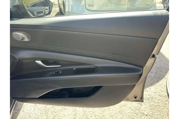 $21599 : Hyundai ELANTRA Hybrid 2023 image 9