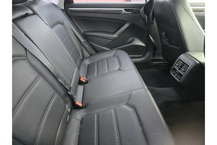 $12211 : Volkswagen Passat 2018 2.0T image 4