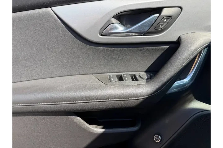 $16995 : 2020 Blazer LT image 8