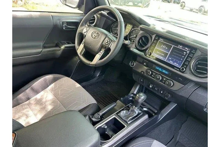 $29396 : Toyota Tacoma 2021 4x2 TRD O image 10