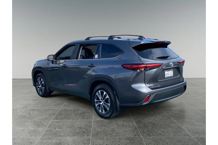 $39509 : Toyota Highlander 2023 XLE 4 image 3