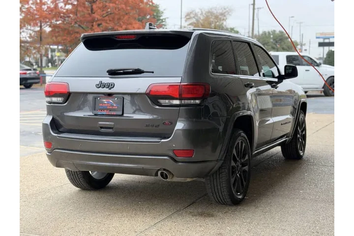 $17999 : 2019 Grand Cherokee Laredo image 9