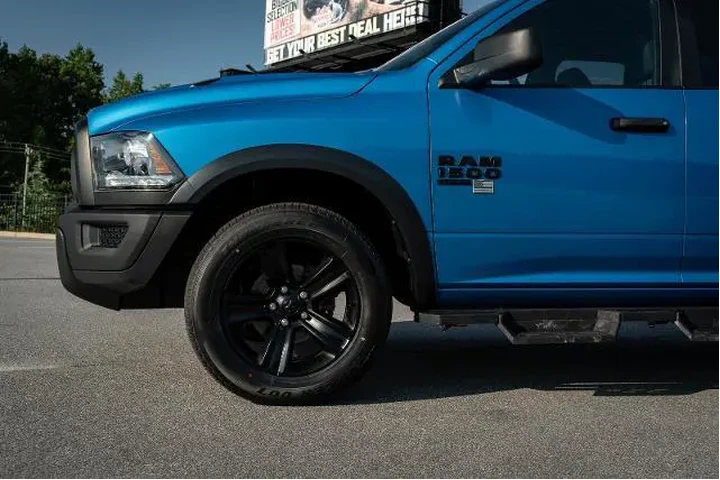 $29888 : Ram 1500 Classic 2021 4x4 SL image 2