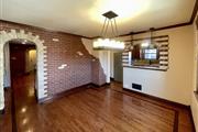 $1000 : spacious hardwood floors home thumbnail