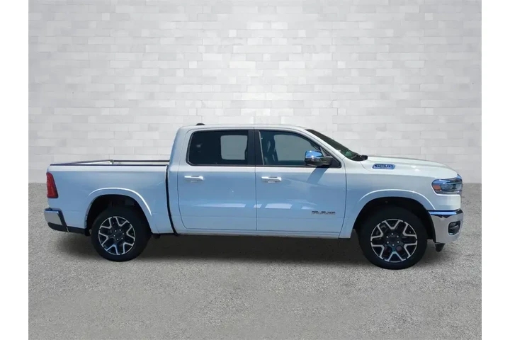 $38996 : Ram 1500 2025 4x4 Laramie 4d image 3