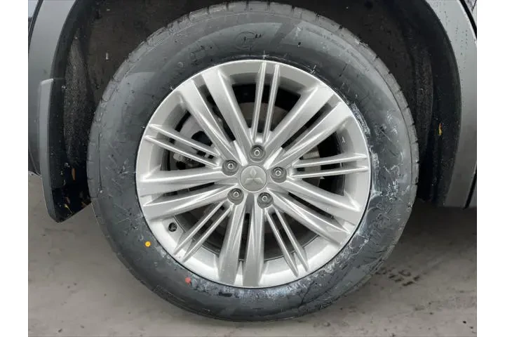 $24985 : Mitsubishi Outlander 2024 AW image 9