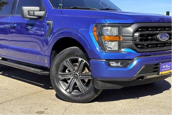 $39977 : Ford F-150 2023 4x4 XLT 4dr image 3