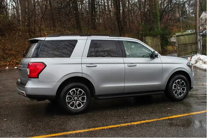 $33795 : Ford Expedition 2024 4x2 XLT image 9