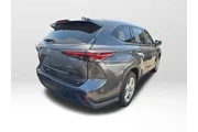 $30450 : Toyota Highlander 2024 LE 4d thumbnail