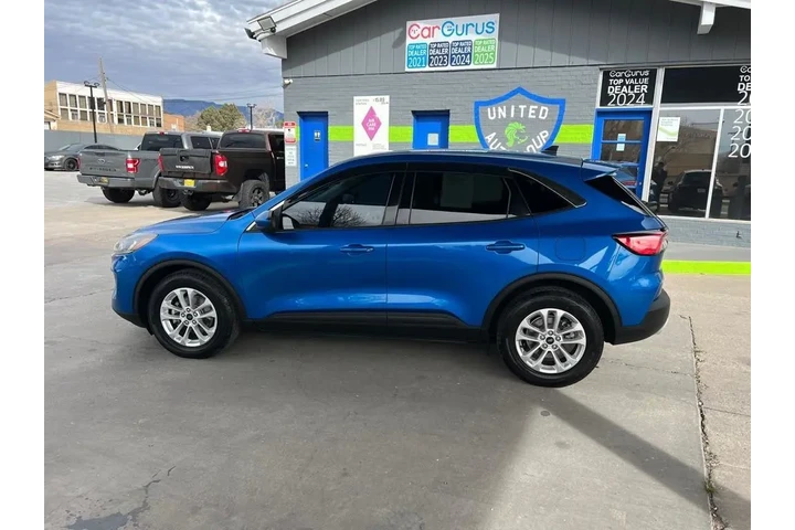 2021 Escape SE image 8