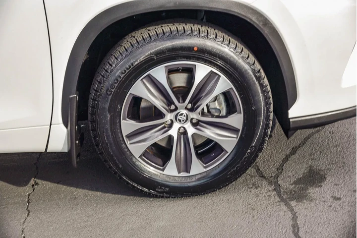 $36498 : Toyota Highlander 2023 XLE 4 image 10