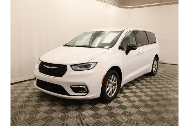 $28995 : Chrysler Pacifica 2024 Touri image 1