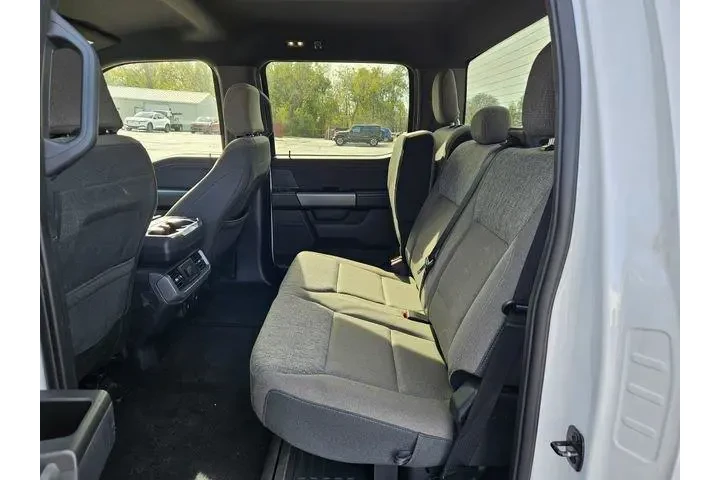 $35000 : Ford F-150 2024 4x4 XLT 4dr image 9