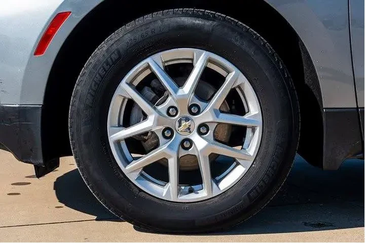 $19196 : Chevrolet Equinox 2023 LS 4d image 8