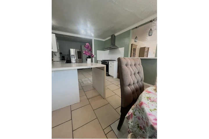 $3250 : Casa en renta/ San Bernardino image 4