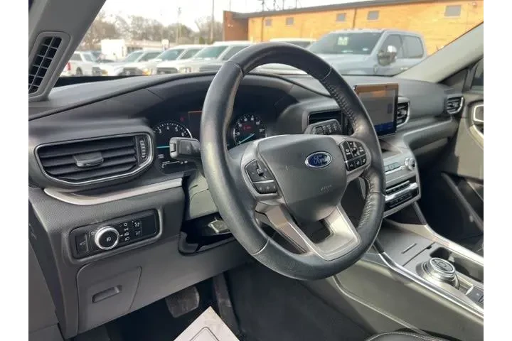$28074 : Ford Explorer 2023 AWD XLT 4 image 7