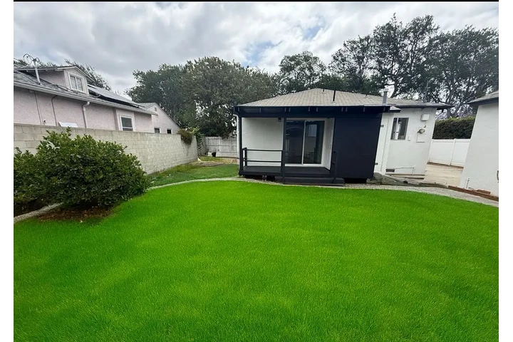 $1000 : Updated 3 bedroom 2 bath home image 9