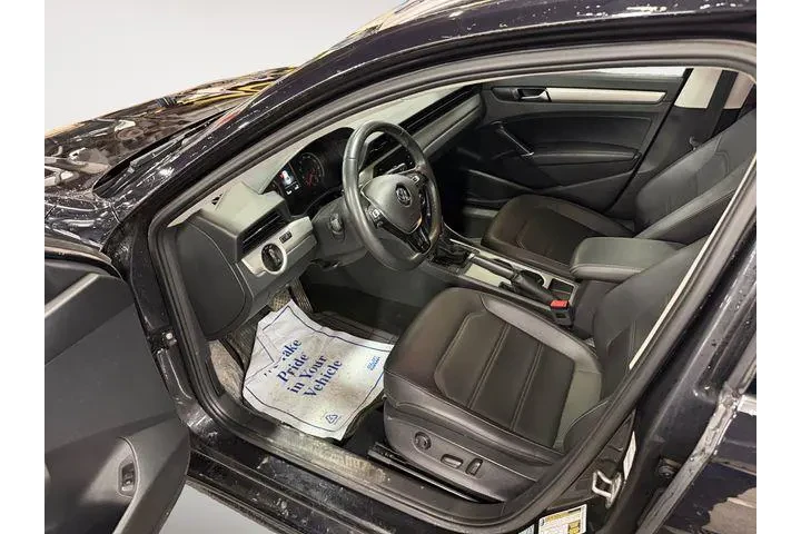 $15988 : Volkswagen Passat 2021 SE 4d image 9