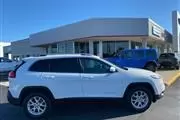 $11319 : Pre-Owned 2014 Cherokee Latit thumbnail